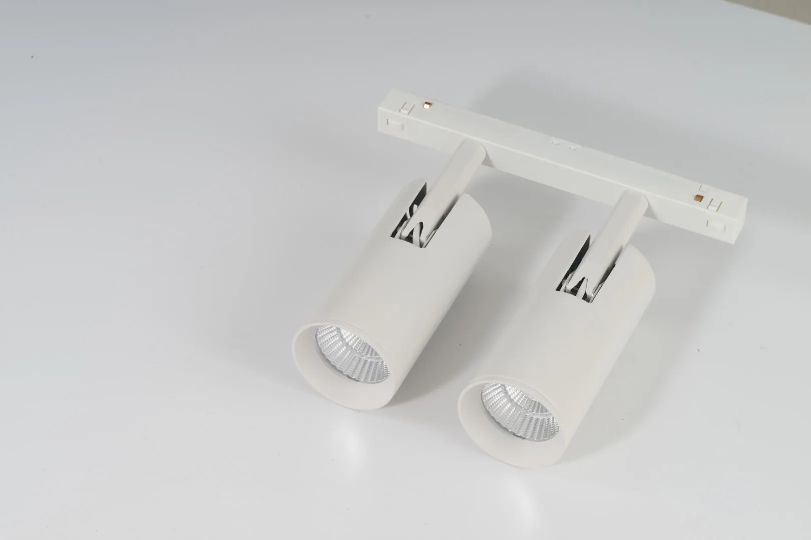 ALFA MAKITA 2 TRACK MAGNETIC 2x7W CCT BLUETOOTH WHITE